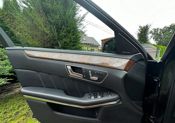 Mercedes-Benz Klasa E cena 99937 przebieg: 162000, rok produkcji 2014 z Szczecin małe 37